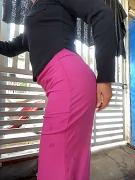 Snapshot of FishingGirl chatting on 11.19.25 FishingGirl online show from 11.19.25