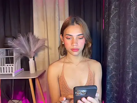 Snapshot of Lovelynikki03 chatting on 10.12.25 Lovelynikki03 online show from 10.12.25