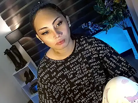 Snapshot of Bella_subhunterx chatting on 11.06.25 Bella subhunterx online show from 11.06.25