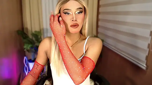 Snapshot of _tipsandchips chatting on 09.20.25 tipsandchips online show from 09.20.25