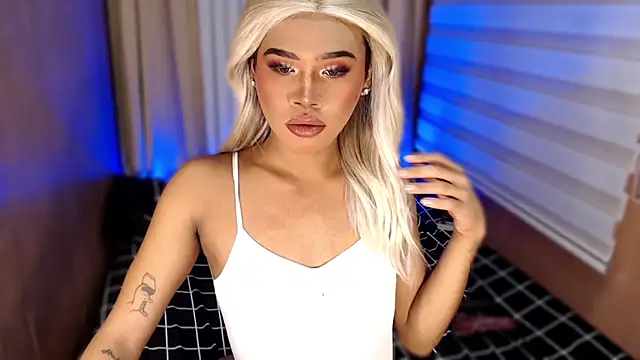 Snapshot of _tipsandchips chatting on 10.11.25 tipsandchips online show from 10.11.25