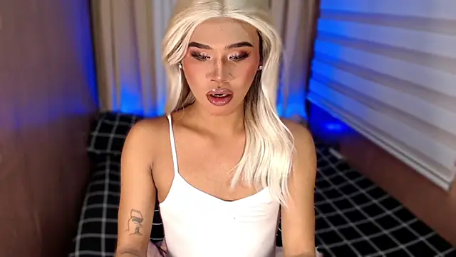 Snapshot of _tipsandchips chatting on 10.13.25 tipsandchips online show from 10.13.25