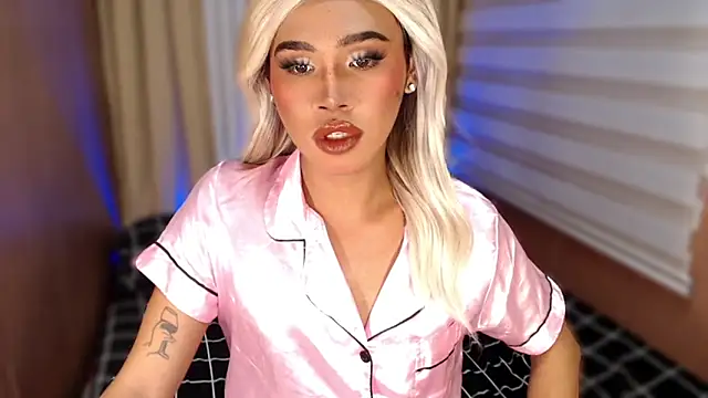 Snapshot of _tipsandchips chatting on 10.16.25 tipsandchips online show from 10.16.25