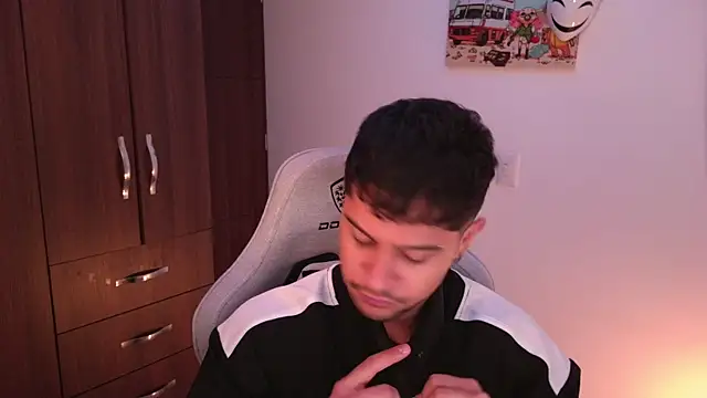 domsantiago  online show from 12.02.25