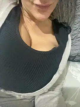 Snapshot of Veryvery30 chatting on 11.21.25 Veryvery30 online show from 11.21.25