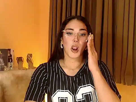 Snapshot of magnificent_kitana chatting on 09.15.25 magnificent kitana online show from 09.15.25