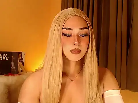 Snapshot of magnificent_kitana chatting on 09.25.25 magnificent kitana online show from 09.25.25