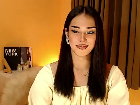Snapshot of magnificent_kitana chatting on 10.01.25 magnificent kitana online show from 10.01.25