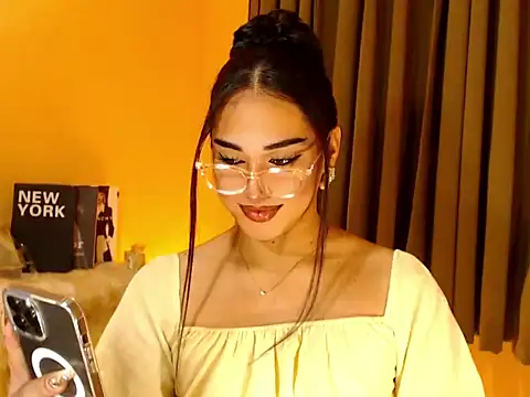 Snapshot of magnificent_kitana chatting on 10.11.25 magnificent kitana online show from 10.11.25