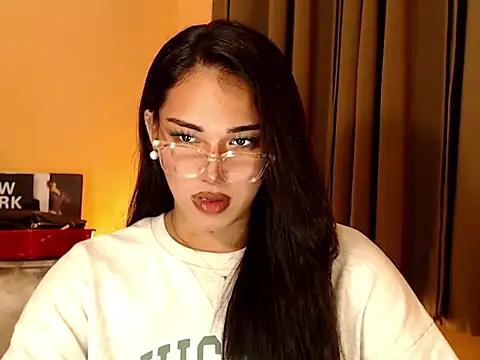 Snapshot of magnificent_kitana chatting on 11.10.25 magnificent kitana online show from 11.10.25