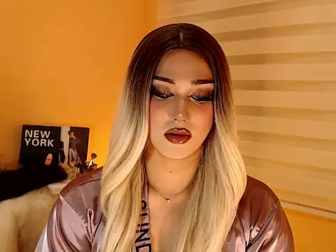 Snapshot of magnificent_kitana chatting on 11.13.25 magnificent kitana online show from 11.13.25