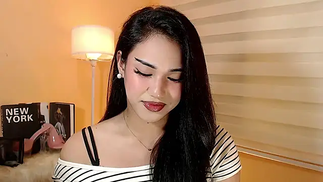 Snapshot of magnificent_kitana chatting on 12.02.25 magnificent kitana online show from 12.02.25