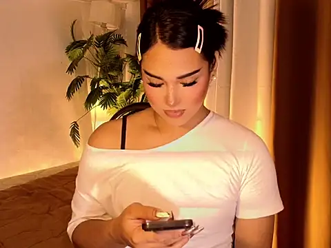 Snapshot of magnificent_kitana chatting on 06.22.26 magnificent kitana online show from 06.22.26