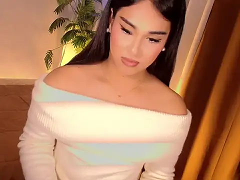 Snapshot of magnificent_kitana chatting on 06.24.26 magnificent kitana online show from 06.24.26