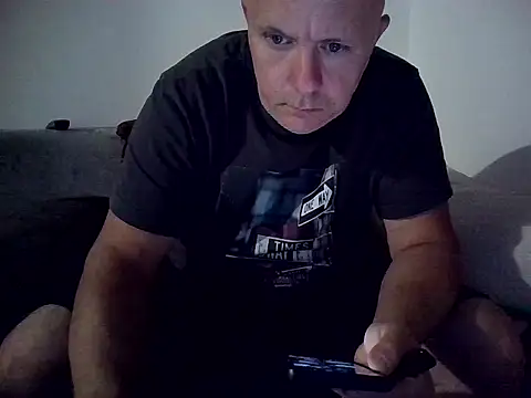 Snapshot of DaDDyLoVeSu83 chatting on 05.29.26 DaDDyLoVeSu83 online show from 05.29.26