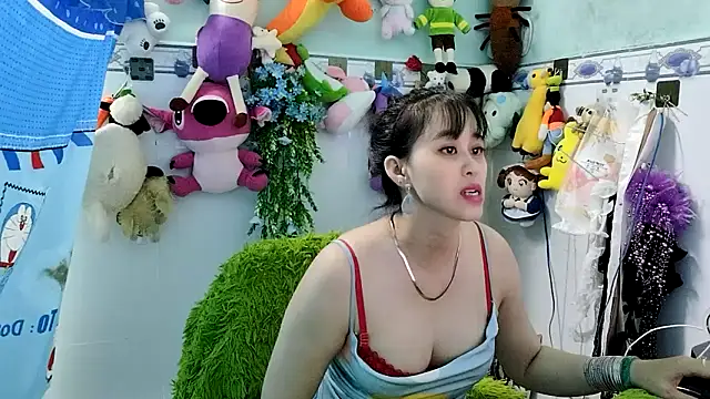 emgaixinhngoan online show from 11.17.25