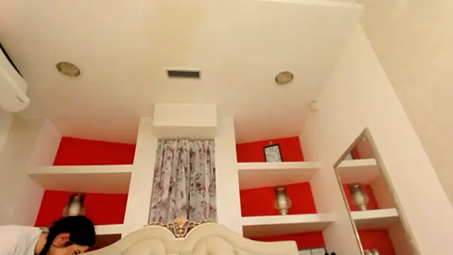 SarraRay online show from 10.29.25