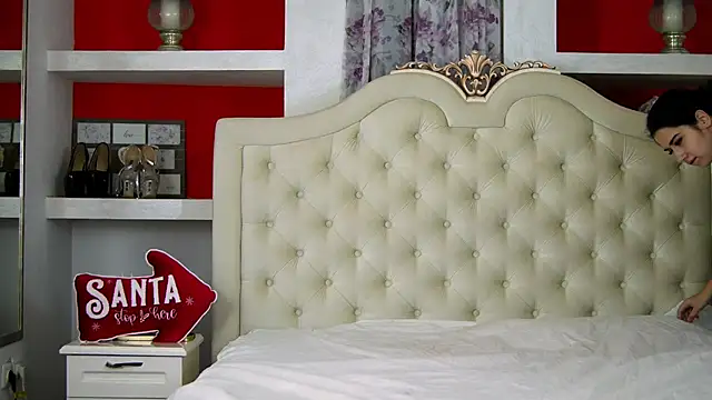 SarraRay online show from 11.21.25