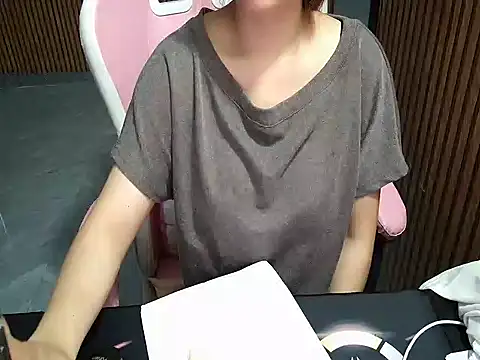 Snapshot of Ori-Yannie chatting on 04.20.26 Ori-Yannie online show from 04.20.26