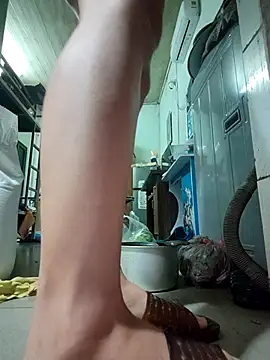 Du-Uyen online show from 11.04.25