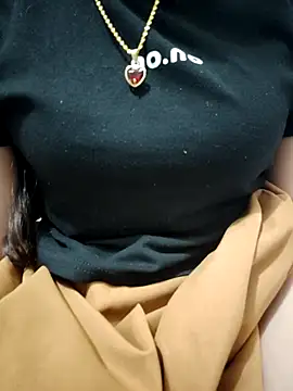 Du-Uyen online show from 11.16.25