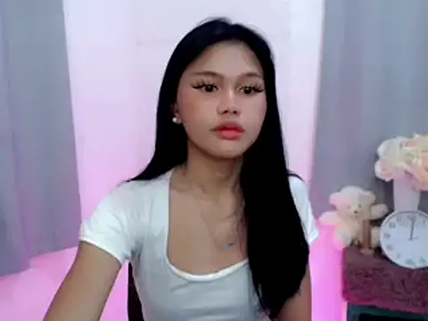 Snapshot of Filipina_milker chatting on 11.18.25 Filipina milker online show from 11.18.25
