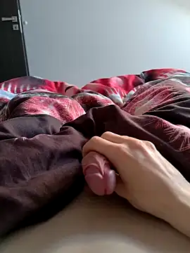 Snapshot of justhubert chatting on 09.28.25 justhubert online show from 09.28.25