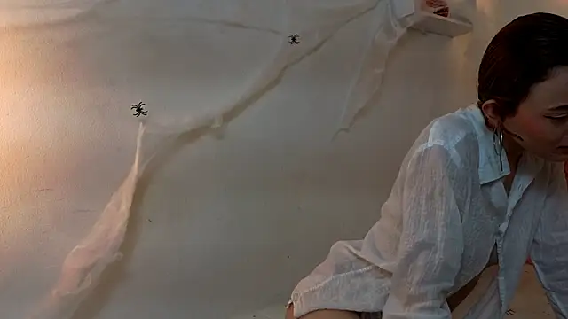 Kyra Honey online show from 10.29.25