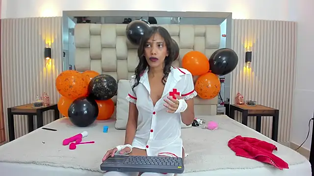 ikia lopez  online show from 10.31.25