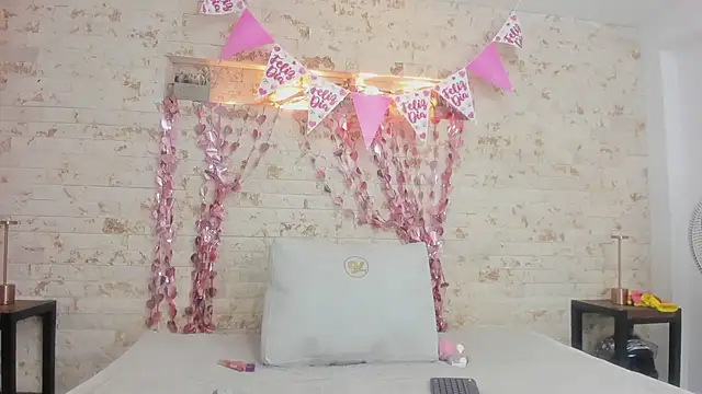 ikia lopez  online show from 02.18.26