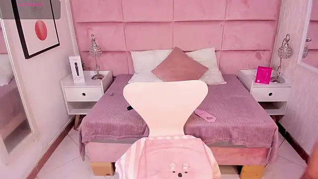 Snapshot of Janah_Myers chatting on 10.25.25 Janah Myers online show from 10.25.25