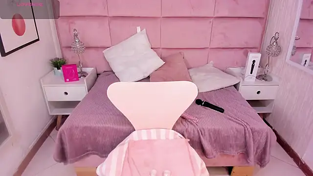 Snapshot of Janah_Myers chatting on 10.27.25 Janah Myers online show from 10.27.25