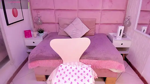 Snapshot of Janah_Myers chatting on 11.25.25 Janah Myers online show from 11.25.25