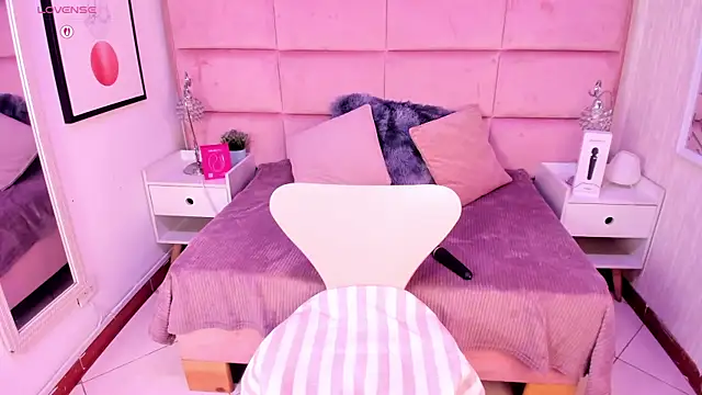 Snapshot of Janah_Myers chatting on 12.15.25 Janah Myers online show from 12.15.25