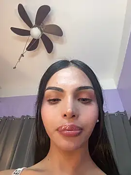 Snapshot of AdrianaMillers chatting on 06.19.26 AdrianaMillers online show from 06.19.26