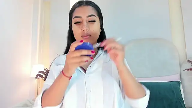 Snapshot of SalomeeBell chatting on 11.10.25 SalomeeBell online show from 11.10.25