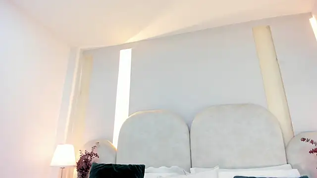 Snapshot of SalomeeBell chatting on 11.12.25 SalomeeBell online show from 11.12.25