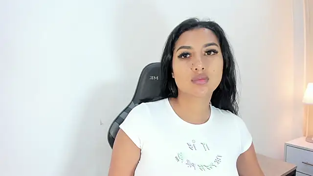 Snapshot of SalomeeBell chatting on 12.15.25 SalomeeBell online show from 12.15.25