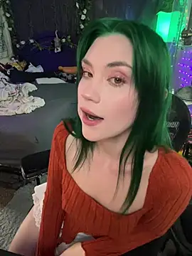 Snapshot of littlelune chatting on 04.30.26 littlelune online show from 04.30.26