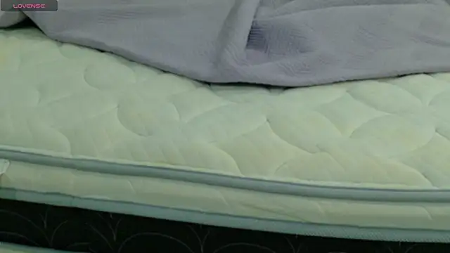 BeccaReedd online show from 10.14.25