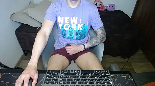 Snapshot of bossking017 chatting on 02.17.25 bossking017 online show from 02.17.25