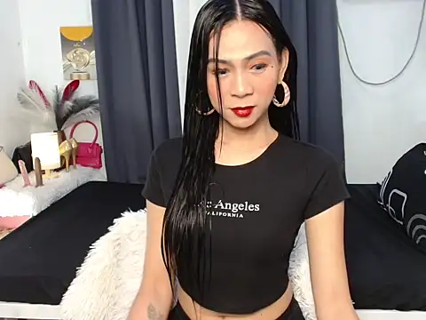 Snapshot of AmayaWang chatting on 12.14.25 AmayaWang online show from 12.14.25