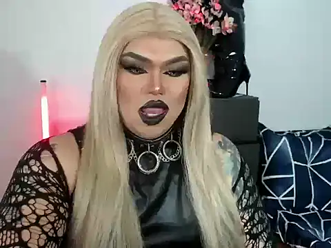 Snapshot of michellevixen922 chatting on 11.04.25 michellevixen922 online show from 11.04.25