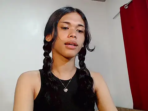 Snapshot of urcurlydiva chatting on 10.25.25 urcurlydiva online show from 10.25.25