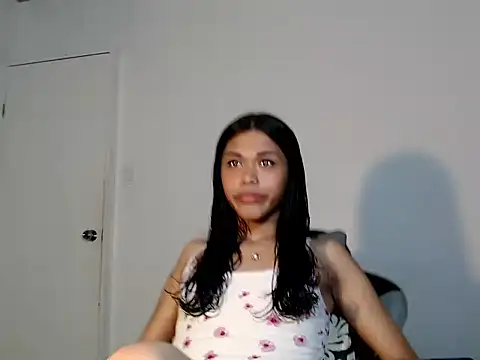 Snapshot of urcurlydiva chatting on 11.05.25 urcurlydiva online show from 11.05.25