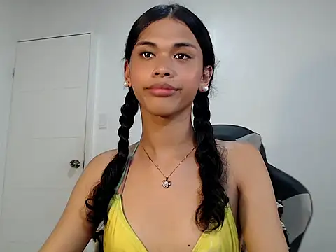 Snapshot of urcurlydiva chatting on 11.08.25 urcurlydiva online show from 11.08.25