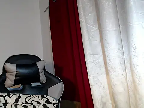 Snapshot of urcurlydiva chatting on 11.10.25 urcurlydiva online show from 11.10.25