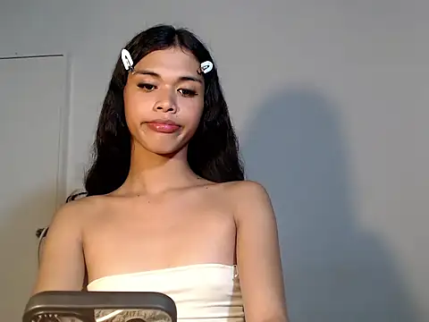 Snapshot of urcurlydiva chatting on 11.25.25 urcurlydiva online show from 11.25.25