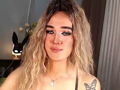 Snapshot of AleinaCroft chatting on 09.16.25 AleinaCroft online show from 09.16.25