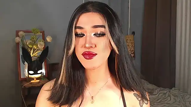 Snapshot of AleinaCroft chatting on 09.18.25 AleinaCroft online show from 09.18.25